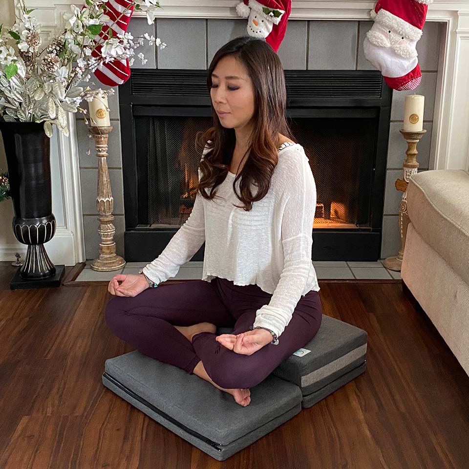 Pyramid chair for online meditation